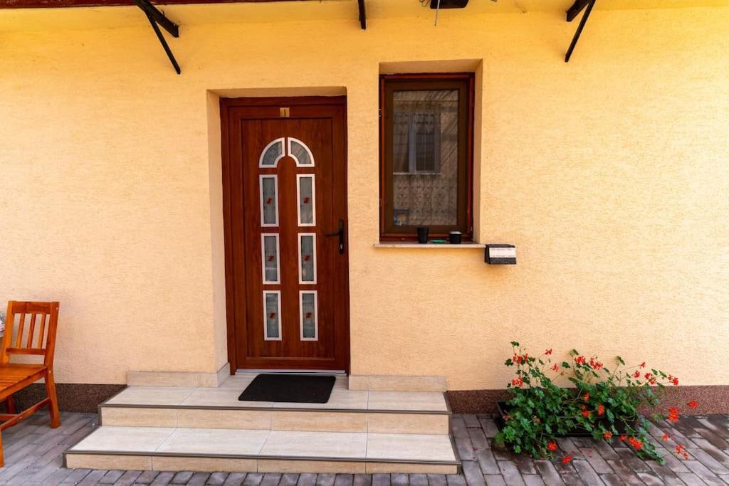 La Bebe 3 Apartment Hunedoara Exterior photo