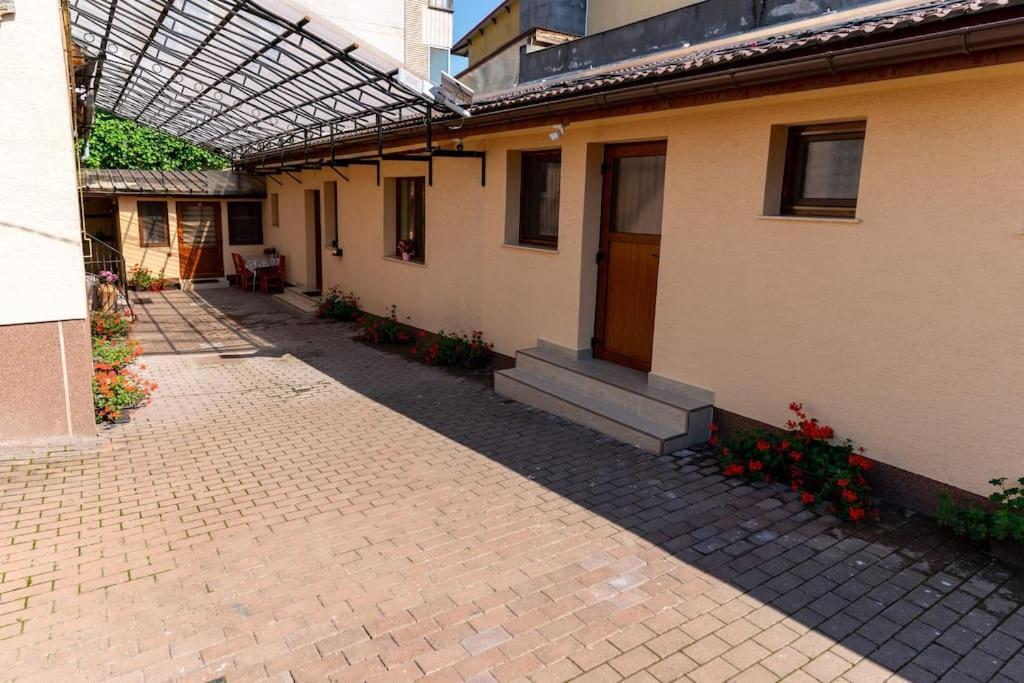 La Bebe 3 Apartment Hunedoara Exterior photo
